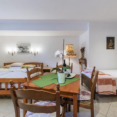 Awesome Studio In Pula With Wifi 외부 사진