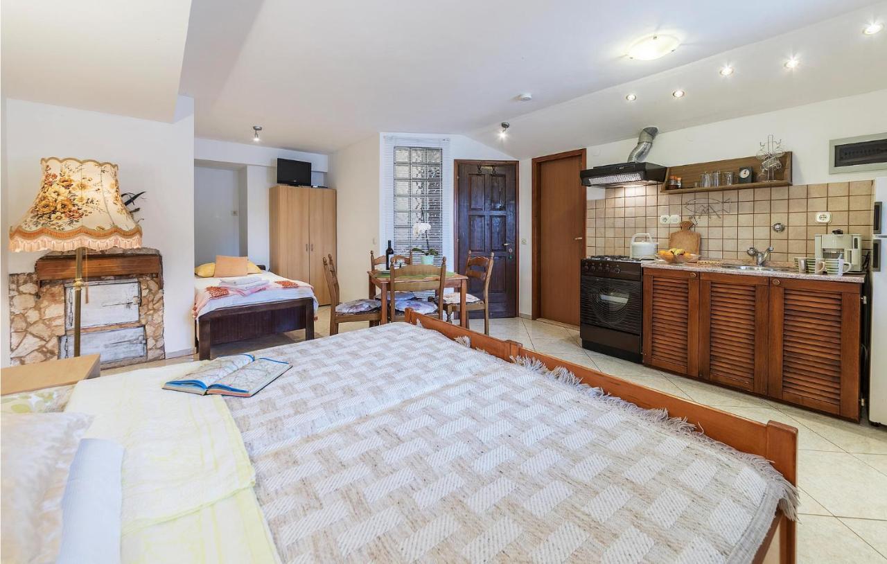 Awesome Studio In Pula With Wifi 외부 사진